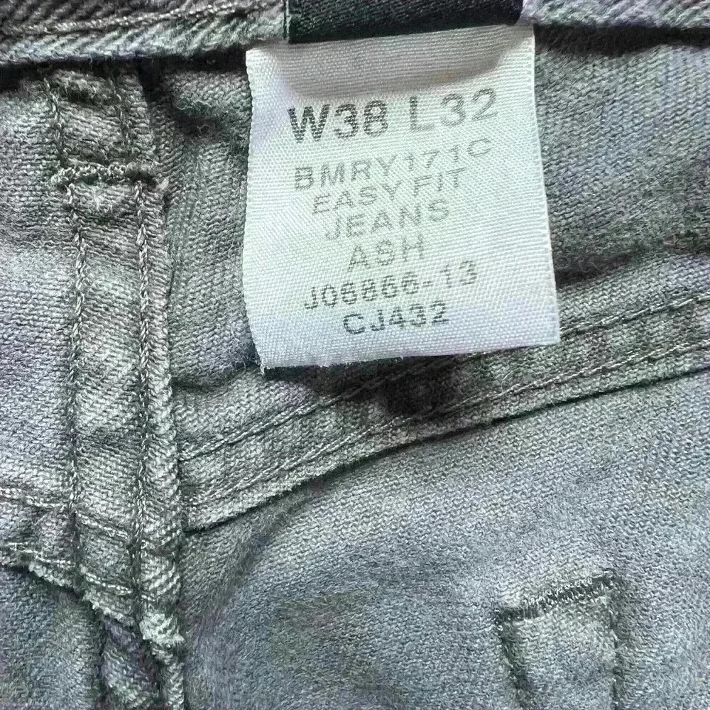 Calvin Klein Men’s Ash Grey 38x32 Easy Fit Straight Jeans - Picture 4 of 6